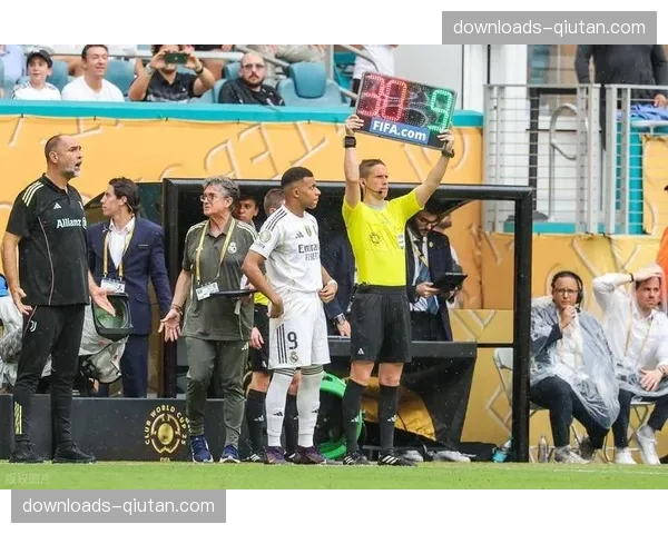 皇马4-1皇家社会，第54分钟贡萨洛高速插上却意外失误错失绝佳机会